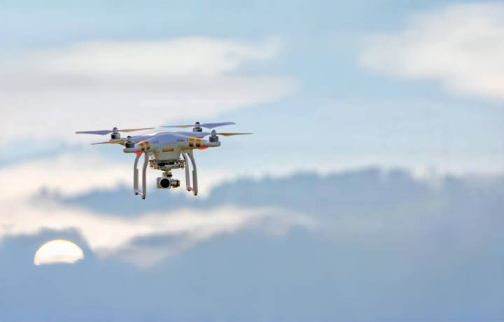 Progrese în bateriile de drone și eficiența energetică